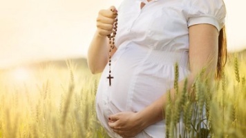 Кому молятся о беременности и рождении малыша